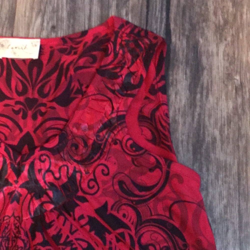 LAVISH Black & Dark Red Ornate Design Sleeveless Top